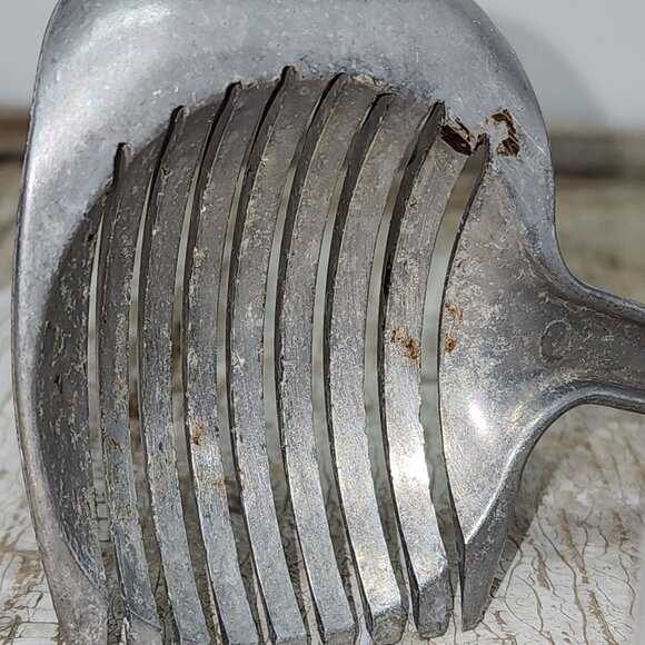 Vintage Egg Holder to Slice Tomato Onion Lemon Lime Guide Cutter Tongs Taiwan - Picture 8 of 10